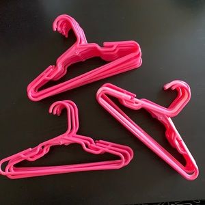 Children’s plastic hangers in Pink! 💖